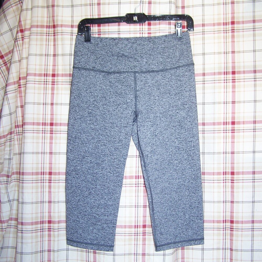 Victoria's Secret VSX Sport Knockout Yoga Capri Pants Sz M - Gray